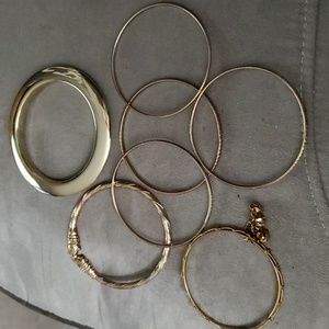 🎄5/$30🎄   7 Gold Tone Bracelets
